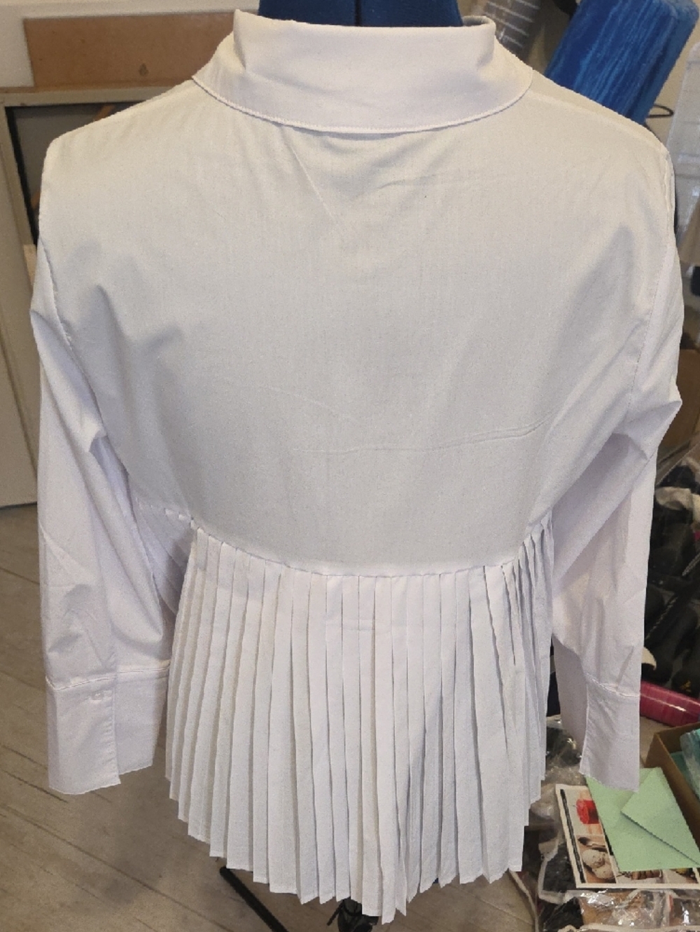 Classic White Ladied Dress Shirt - Timeless Collared Button-Up - Picture 4 of 4